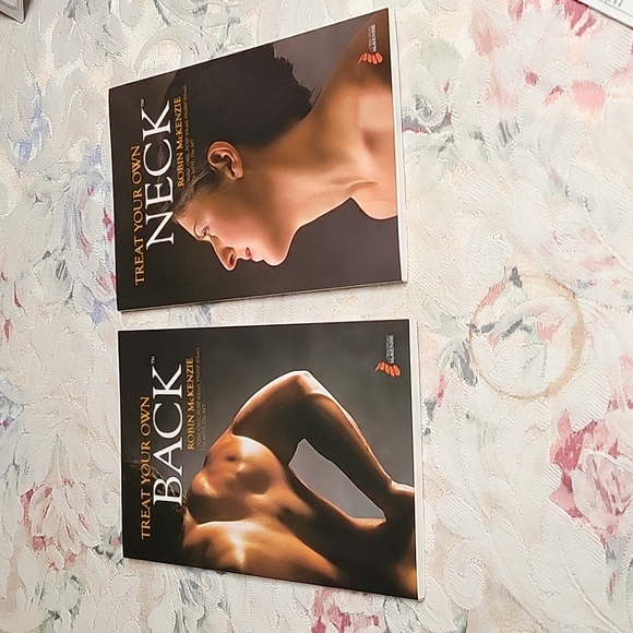 Carex Cervicle Collar and 2 books for back and neck - Picture 5 of 6